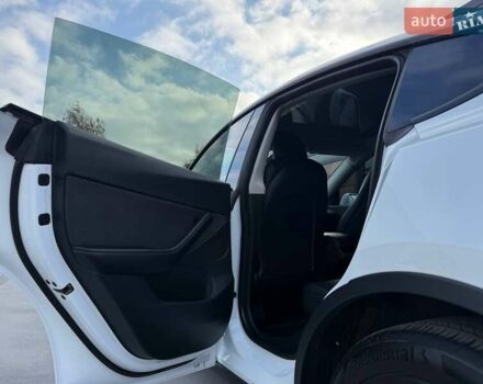 Тесла Model Y 2022 в Ровно на Automoto.ua Белый Тесла Model Y, объемом двигателя 0 л и пробегом 83 тыс. км за 22500 $, фото 42 на Automoto.ua