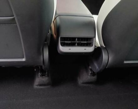 Белый Тесла Model Y, объемом двигателя 0 л и пробегом 52 тыс. км за 29000 $, фото 26 на Automoto.ua