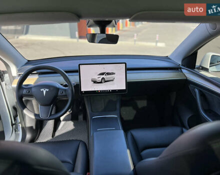 Белый Тесла Model Y, объемом двигателя 0 л и пробегом 24 тыс. км за 28200 $, фото 6 на Automoto.ua