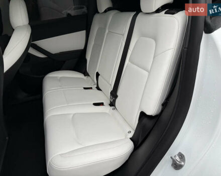 Білий Тесла Model Y, об'ємом двигуна 0 л та пробігом 38 тис. км за 28500 $, фото 11 на Automoto.ua