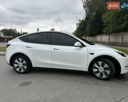 Білий Тесла Model Y, об'ємом двигуна 0 л та пробігом 82 тис. км за 25499 $, фото 4 на Automoto.ua