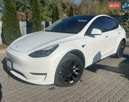Белый Тесла Model Y, объемом двигателя 0 л и пробегом 69 тыс. км за 25900 $, фото 1 на Automoto.ua