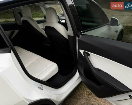 Тесла Model Y 2022 у Городке на Automoto.ua Білий Тесла Model Y, об'ємом двигуна 0 л та пробігом 102 тис. км за 28200 $, фото 13 на Automoto.ua