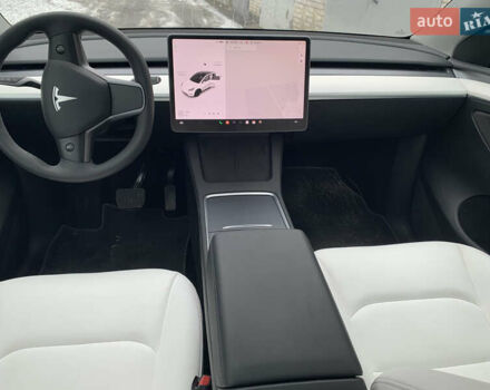 Белый Тесла Model Y, объемом двигателя 0 л и пробегом 4 тыс. км за 33000 $, фото 6 на Automoto.ua