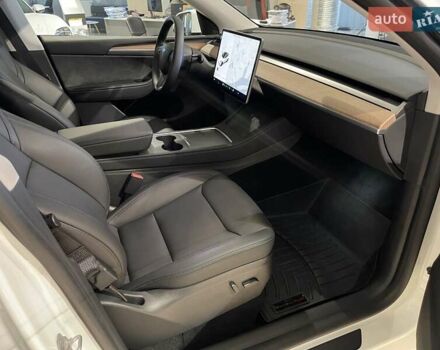 Белый Тесла Model Y, объемом двигателя 0 л и пробегом 14 тыс. км за 47800 $, фото 20 на Automoto.ua