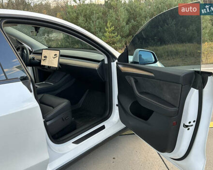 Тесла Model Y 2022 у Житомирі на Automoto.ua Білий Тесла Model Y, об'ємом двигуна 0 л та пробігом 195 тис. км за 21700 $, фото 11 на Automoto.ua