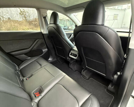 Белый Тесла Model Y, объемом двигателя 0 л и пробегом 16 тыс. км за 26500 $, фото 40 на Automoto.ua