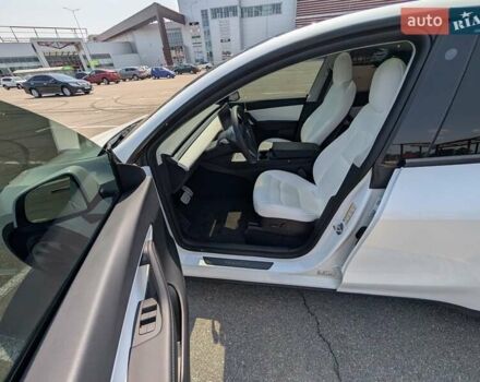 Белый Тесла Model Y, объемом двигателя 0 л и пробегом 39 тыс. км за 29500 $, фото 10 на Automoto.ua