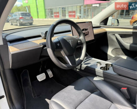 Білий Тесла Model Y, об'ємом двигуна 0 л та пробігом 90 тис. км за 31000 $, фото 9 на Automoto.ua