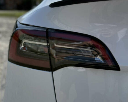 Білий Тесла Model Y, об'ємом двигуна 0 л та пробігом 57 тис. км за 27000 $, фото 20 на Automoto.ua