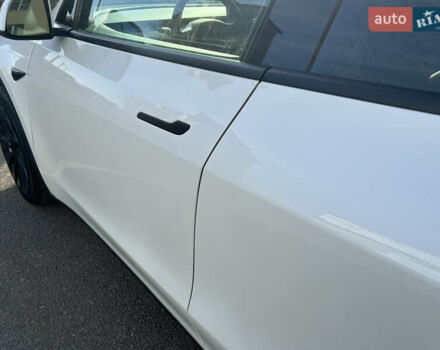 Білий Тесла Model Y, об'ємом двигуна 0 л та пробігом 12 тис. км за 24750 $, фото 23 на Automoto.ua