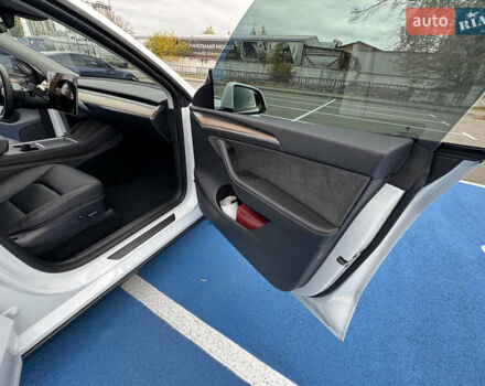 Белый Тесла Model Y, объемом двигателя 0 л и пробегом 68 тыс. км за 35000 $, фото 20 на Automoto.ua