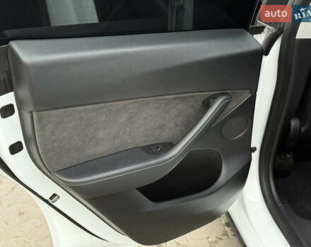 Белый Тесла Model Y, объемом двигателя 0 л и пробегом 59 тыс. км за 28950 $, фото 16 на Automoto.ua