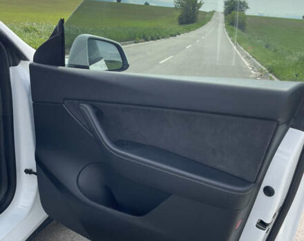 Белый Тесла Model Y, объемом двигателя 0 л и пробегом 76 тыс. км за 24900 $, фото 34 на Automoto.ua