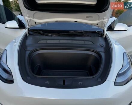 Белый Тесла Model Y, объемом двигателя 0 л и пробегом 59 тыс. км за 28800 $, фото 67 на Automoto.ua