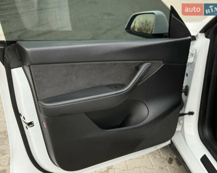 Белый Тесла Model Y, объемом двигателя 0 л и пробегом 59 тыс. км за 28950 $, фото 14 на Automoto.ua