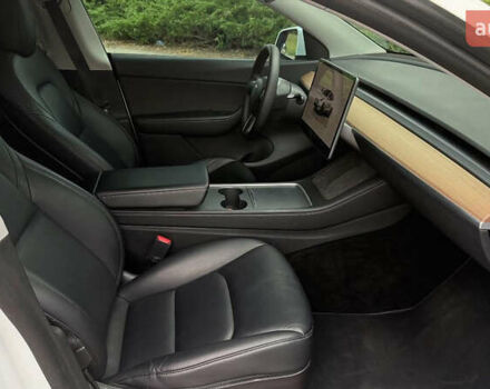 Білий Тесла Model Y, об'ємом двигуна 0 л та пробігом 80 тис. км за 33000 $, фото 6 на Automoto.ua