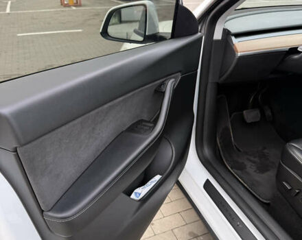 Білий Тесла Model Y, об'ємом двигуна 0 л та пробігом 52 тис. км за 25900 $, фото 13 на Automoto.ua