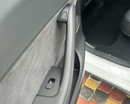 Белый Тесла Model Y, объемом двигателя 0 л и пробегом 94 тыс. км за 29999 $, фото 21 на Automoto.ua