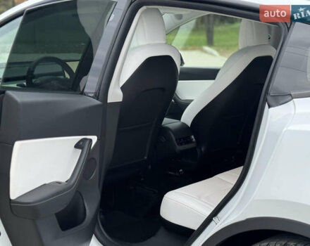 Білий Тесла Model Y, об'ємом двигуна 0 л та пробігом 115 тис. км за 25800 $, фото 27 на Automoto.ua