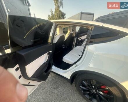 Белый Тесла Model Y, объемом двигателя 0 л и пробегом 25 тыс. км за 35500 $, фото 22 на Automoto.ua