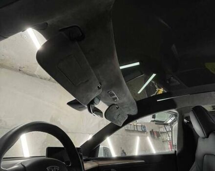 Белый Тесла Model Y, объемом двигателя 0 л и пробегом 42 тыс. км за 39900 $, фото 49 на Automoto.ua