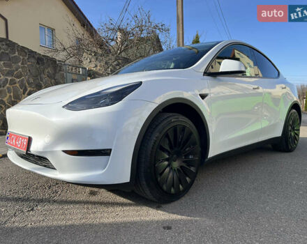 Білий Тесла Model Y, об'ємом двигуна 0 л та пробігом 12 тис. км за 24750 $, фото 2 на Automoto.ua