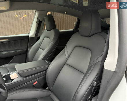 Белый Тесла Model Y, объемом двигателя 0 л и пробегом 53 тыс. км за 36700 $, фото 18 на Automoto.ua