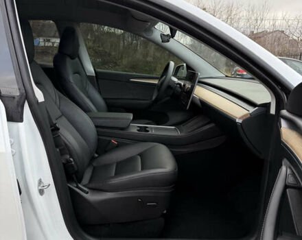 Белый Тесла Model Y, объемом двигателя 0 л и пробегом 16 тыс. км за 26500 $, фото 44 на Automoto.ua