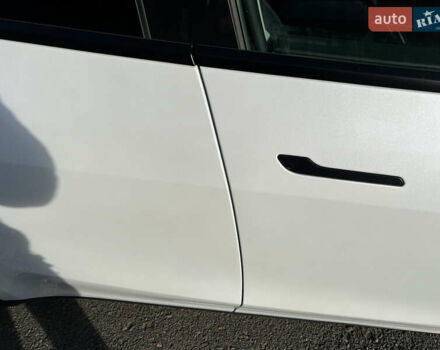 Білий Тесла Model Y, об'ємом двигуна 0 л та пробігом 12 тис. км за 24750 $, фото 30 на Automoto.ua