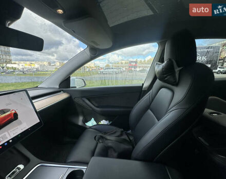 Білий Тесла Model Y, об'ємом двигуна 0 л та пробігом 5 тис. км за 25333 $, фото 14 на Automoto.ua