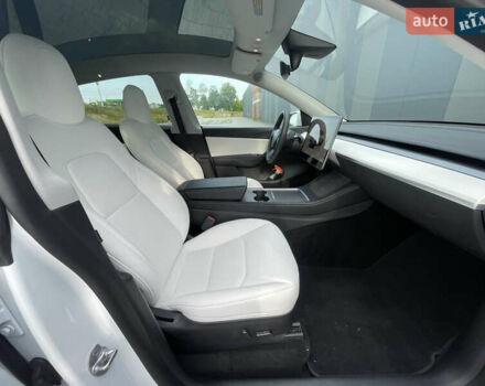Белый Тесла Model Y, объемом двигателя 0 л и пробегом 38 тыс. км за 31000 $, фото 26 на Automoto.ua