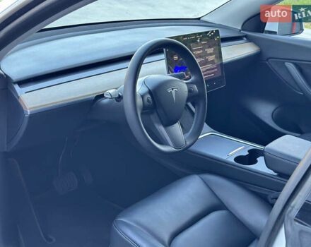 Белый Тесла Model Y, объемом двигателя 0 л и пробегом 55 тыс. км за 27999 $, фото 6 на Automoto.ua