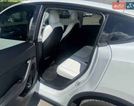 Тесла Model Y 2022 у Києві на Automoto.ua Білий Тесла Model Y, об'ємом двигуна 0 л та пробігом 28 тис. км за 33000 $, фото 6 на Automoto.ua