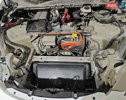 Белый Тесла Model Y, объемом двигателя 0 л и пробегом 38 тыс. км за 28000 $, фото 52 на Automoto.ua