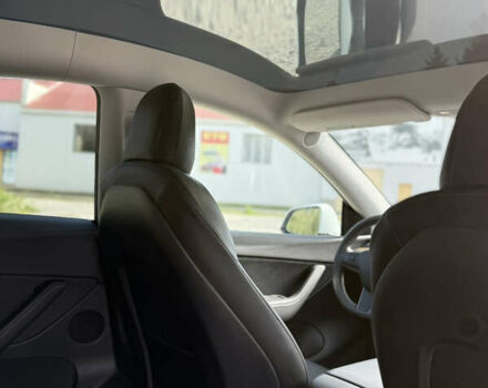 Білий Тесла Model Y, об'ємом двигуна 0 л та пробігом 57 тис. км за 27000 $, фото 32 на Automoto.ua