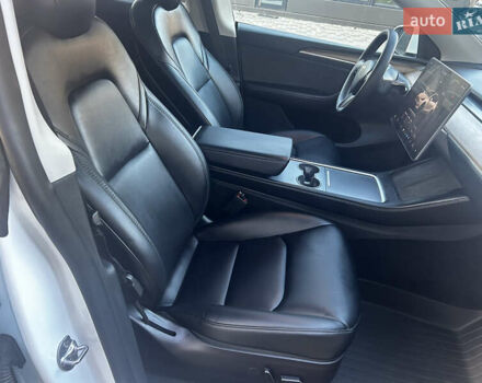 Тесла Model Y 2022 в Тернополе на Automoto.ua Белый Тесла Model Y, объемом двигателя 0 л и пробегом 52 тыс. км за 27300 $, фото 8 на Automoto.ua