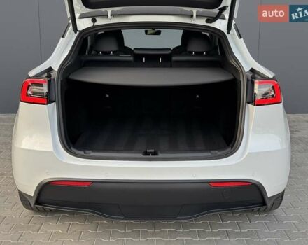 Белый Тесла Model Y, объемом двигателя 0 л и пробегом 42 тыс. км за 39900 $, фото 41 на Automoto.ua