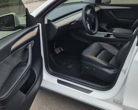 Белый Тесла Model Y, объемом двигателя 0 л и пробегом 27 тыс. км за 29000 $, фото 8 на Automoto.ua