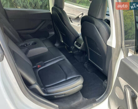 Белый Тесла Model Y, объемом двигателя 0 л и пробегом 26 тыс. км за 28300 $, фото 25 на Automoto.ua
