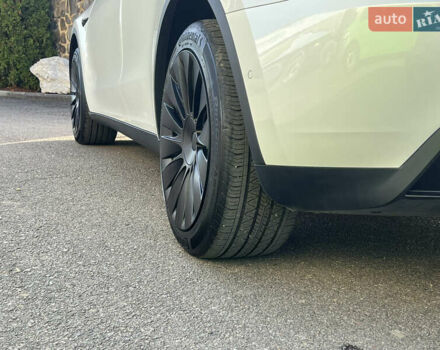 Білий Тесла Model Y, об'ємом двигуна 0 л та пробігом 12 тис. км за 24750 $, фото 20 на Automoto.ua