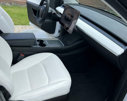 Тесла Model Y 2022 у Вінниці на Automoto.ua Білий Тесла Model Y, об'ємом двигуна 0 л та пробігом 43 тис. км за 28500 $, фото 25 на Automoto.ua