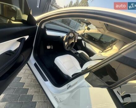 Белый Тесла Model Y, объемом двигателя 0 л и пробегом 25 тыс. км за 35500 $, фото 17 на Automoto.ua