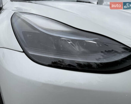Білий Тесла Model Y, об'ємом двигуна 0 л та пробігом 82 тис. км за 25499 $, фото 27 на Automoto.ua