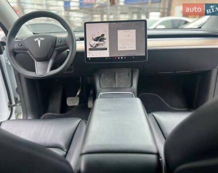 Белый Тесла Model Y, объемом двигателя 0 л и пробегом 31 тыс. км за 24999 $, фото 6 на Automoto.ua