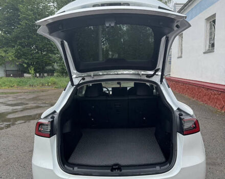 Белый Тесла Model Y, объемом двигателя 0 л и пробегом 56 тыс. км за 27000 $, фото 9 на Automoto.ua