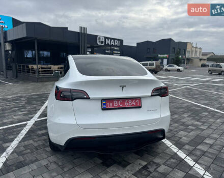 Білий Тесла Model Y, об'ємом двигуна 0 л та пробігом 100 тис. км за 23999 $, фото 6 на Automoto.ua