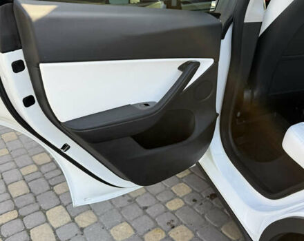 Белый Тесла Model Y, объемом двигателя 0 л и пробегом 102 тыс. км за 26000 $, фото 18 на Automoto.ua
