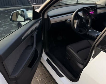 Білий Тесла Model Y, об'ємом двигуна 0 л та пробігом 52 тис. км за 26000 $, фото 5 на Automoto.ua