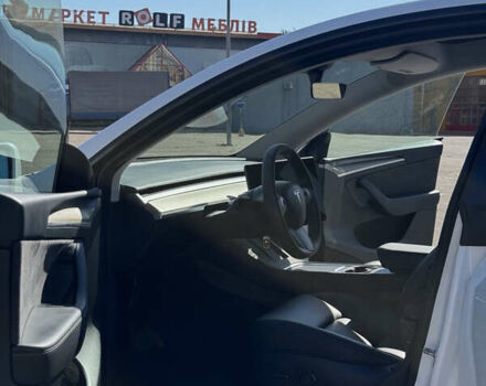 Белый Тесла Model Y, объемом двигателя 0 л и пробегом 50 тыс. км за 28000 $, фото 4 на Automoto.ua